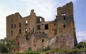 Le château du marquis de Sade, à Lacoste, dans le Lubéron