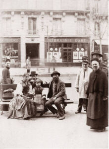 Famille napolitaine boulevard Saint-Germain à Paris en 1880 © Galerie Lumières des Roses, MHI